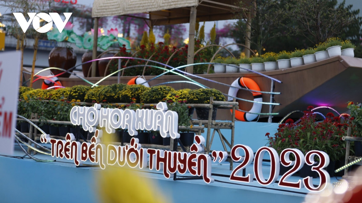Spring flower market in Ho Chi Minh City opens